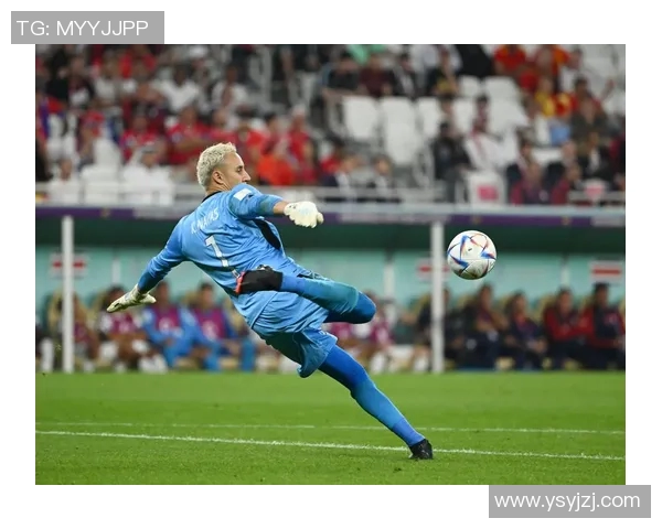 足球明星大头特写展现球场魅力与风采的精彩瞬间